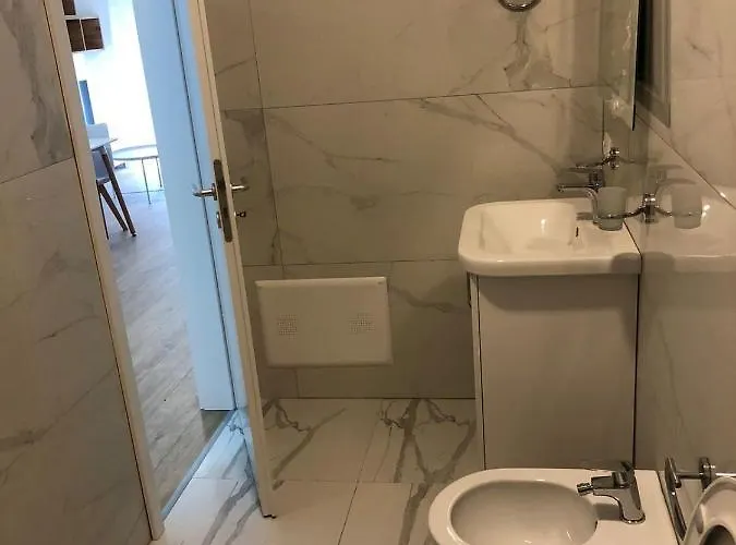 Urban Oasis Free Private Parking * 地拉那